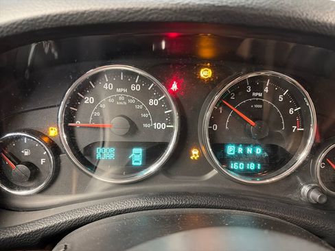 Used 2014 Jeep Wrangler Unlimited Sahara w/ Connectivity Group AWD/4WD image 23