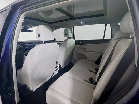 Used 2022 Volkswagen Tiguan SE w/ Panoramic Sunroof Package AWD/4WD image 17