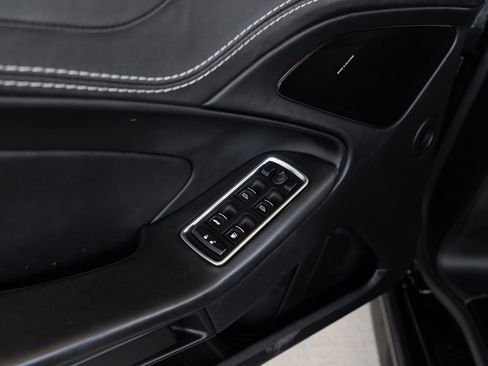 Used 2015 Aston Martin Vanquish Volante RWD image 43