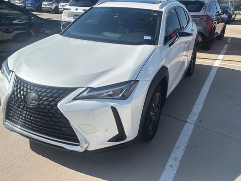 Used 2019 Lexus UX 200 image 1