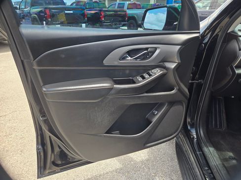 Used 2019 Chevrolet Traverse LT FWD image 12
