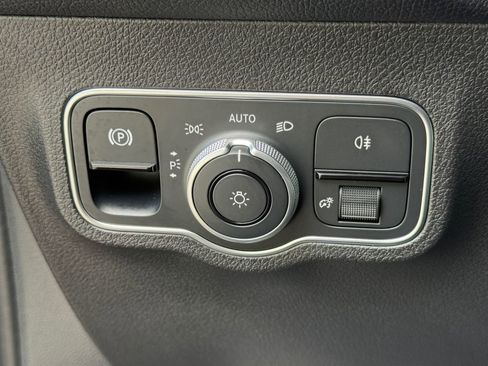 Used 2025 Mercedes-Benz GLB 35 AMG 4MATIC image 21