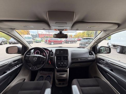 Used 2018 Dodge Grand Caravan SE image 19