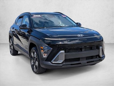 Used 2024 Hyundai Kona SEL AWD/4WD image 3