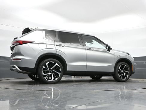 Used 2024 Mitsubishi Outlander SE AWD/4WD image 40