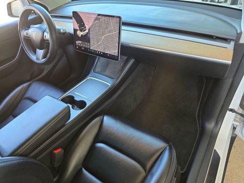 Used 2021 Tesla Model Y Performance image 28