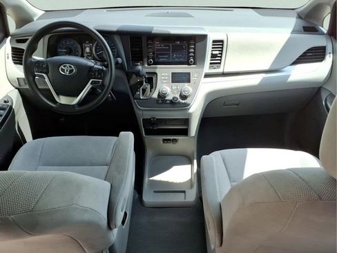 Used 2020 Toyota Sienna L FWD image 21