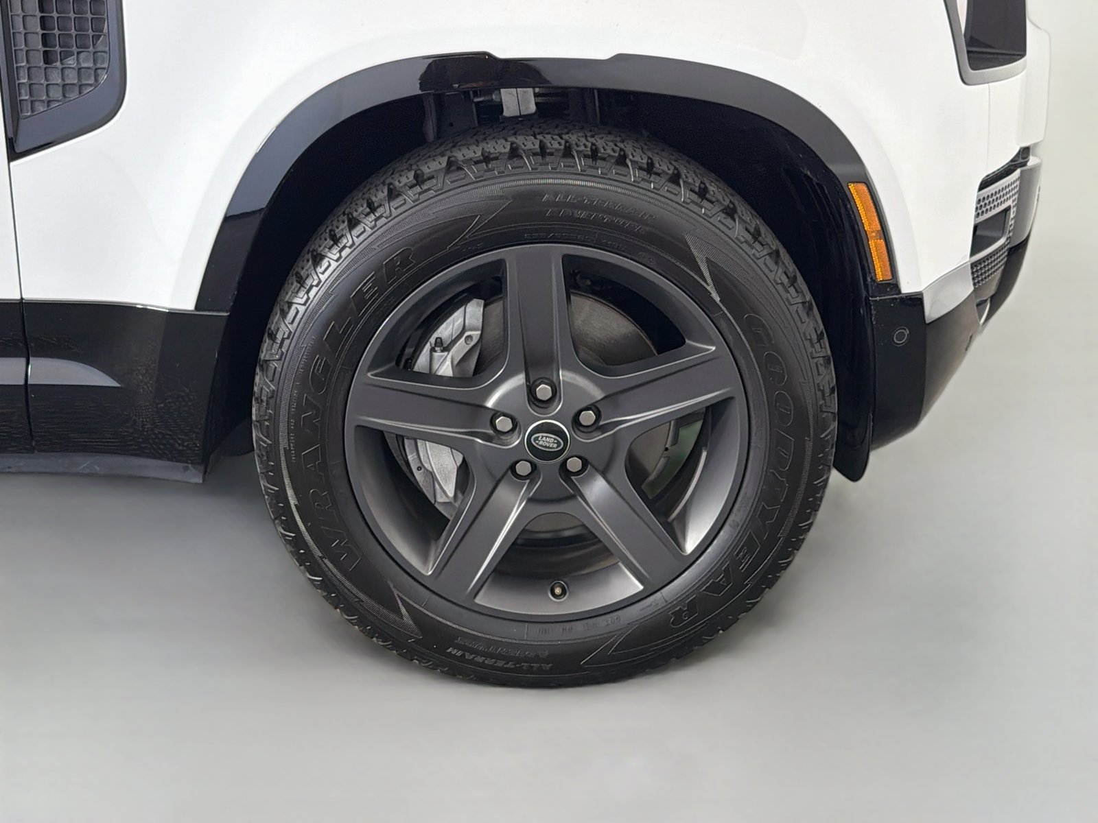 Used 2024 Land Rover Defender 90 X-Dynamic SE AWD/4WD image 33