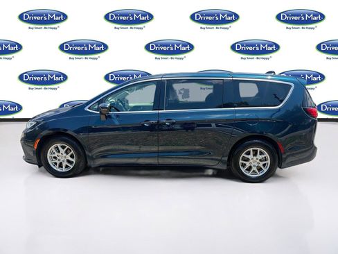 Used 2023 Chrysler Pacifica Touring-L FWD image 4