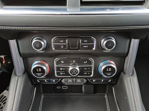 Used 2024 GMC Yukon SLT RWD image 21