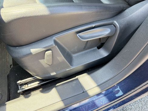 Used 2016 Volkswagen Tiguan S image 14