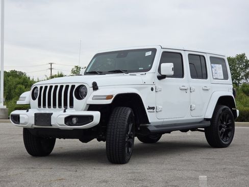 Used 2021 Jeep Wrangler Unlimited Sahara AWD/4WD image 11
