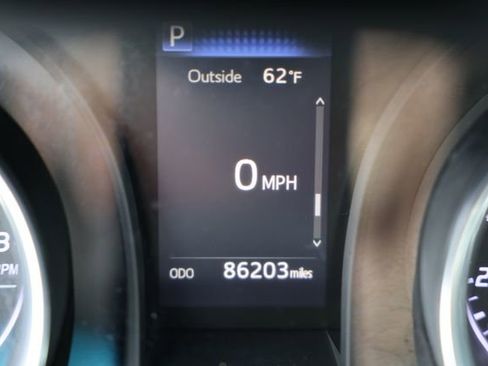 Used 2018 Toyota Camry LE FWD image 18