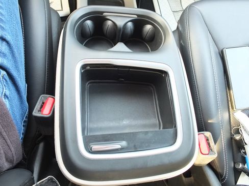 Used 2024 Chrysler Pacifica Touring-L image 24