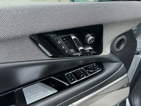 Used 2025 Cadillac Optiq Luxury 2 w/ LPO, ONYX Package image 21