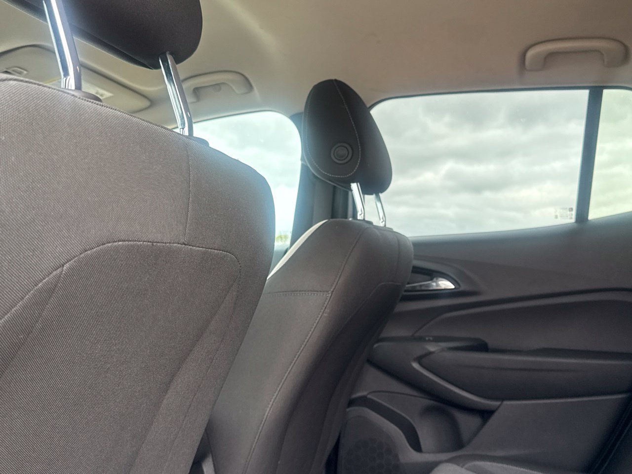 Used 2025 Chevrolet Trax LS FWD image 37