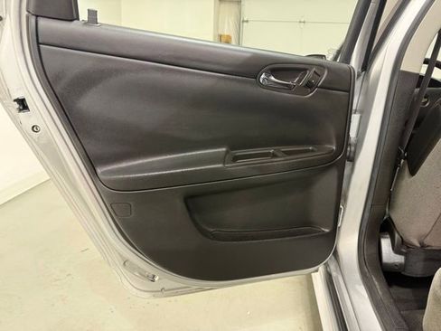 Used 2016 Chevrolet Impala LT image 17