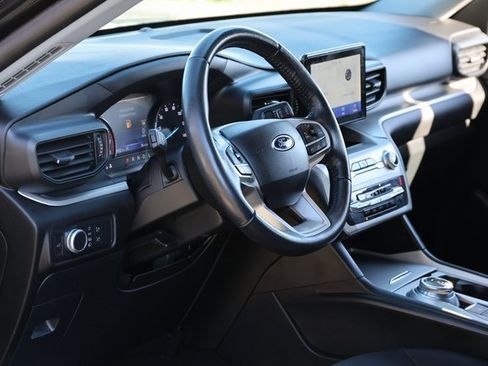 Certified 2022 Ford Explorer XLT image 12