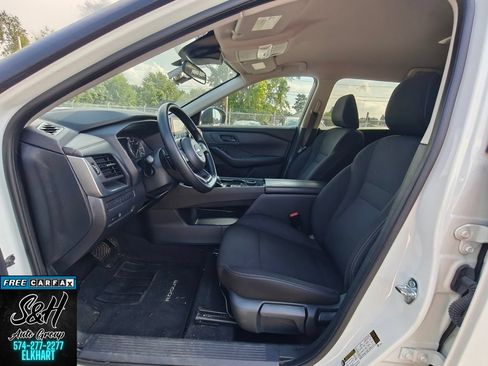 Used 2024 Nissan Rogue S AWD/4WD image 17