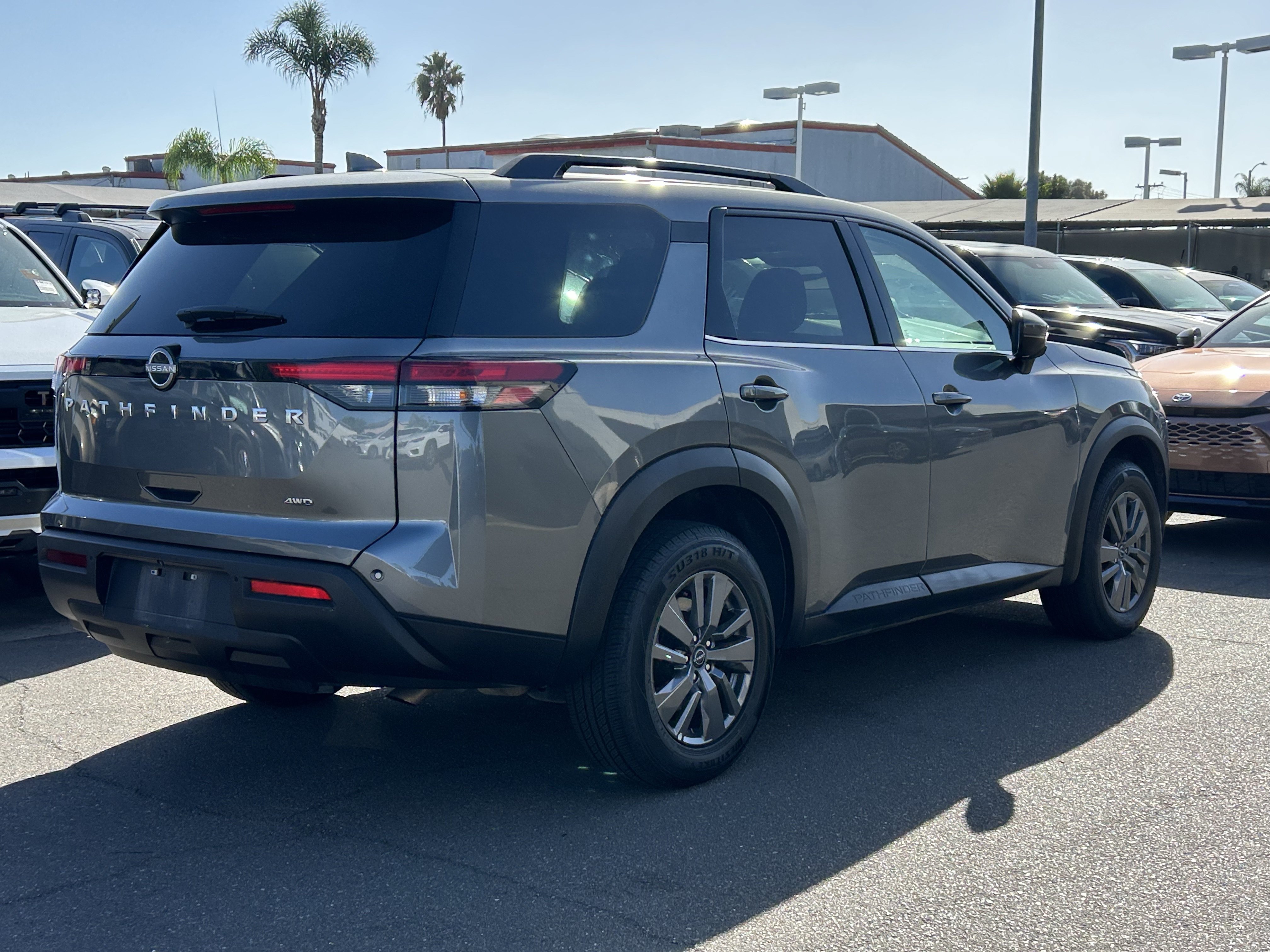 Used 2025 Nissan Pathfinder SV AWD/4WD image 3