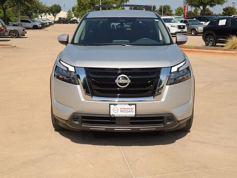 Certified 2024 Nissan Pathfinder SV FWD image 5
