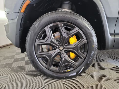 Used 2022 Rivian R1T Adventure AWD/4WD image 9