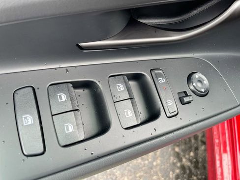 Used 2025 Hyundai Elantra Sport image 39