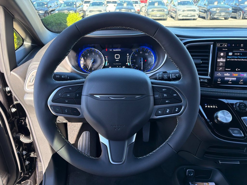 New 2027 Chrysler Pacifica Select FWD image 21