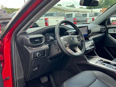Used 2023 Ford Explorer Limited w/ Equipment Group 301A AWD/4WD image 13