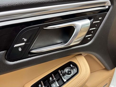 Used 2017 Porsche Macan image 23