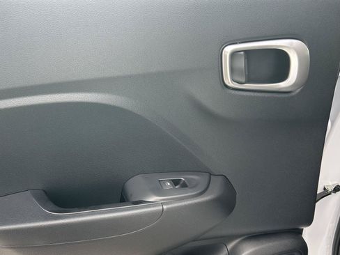 Used 2024 Hyundai Venue SEL FWD image 13
