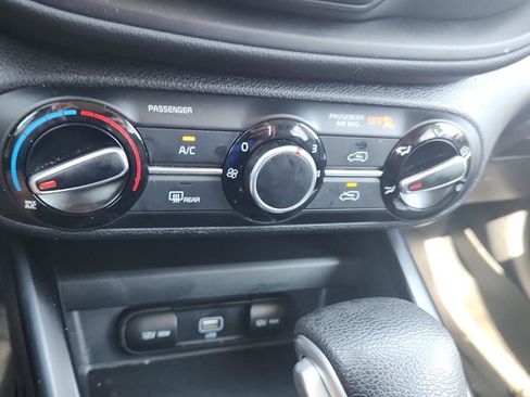 Used 2022 Kia Soul LX FWD image 12