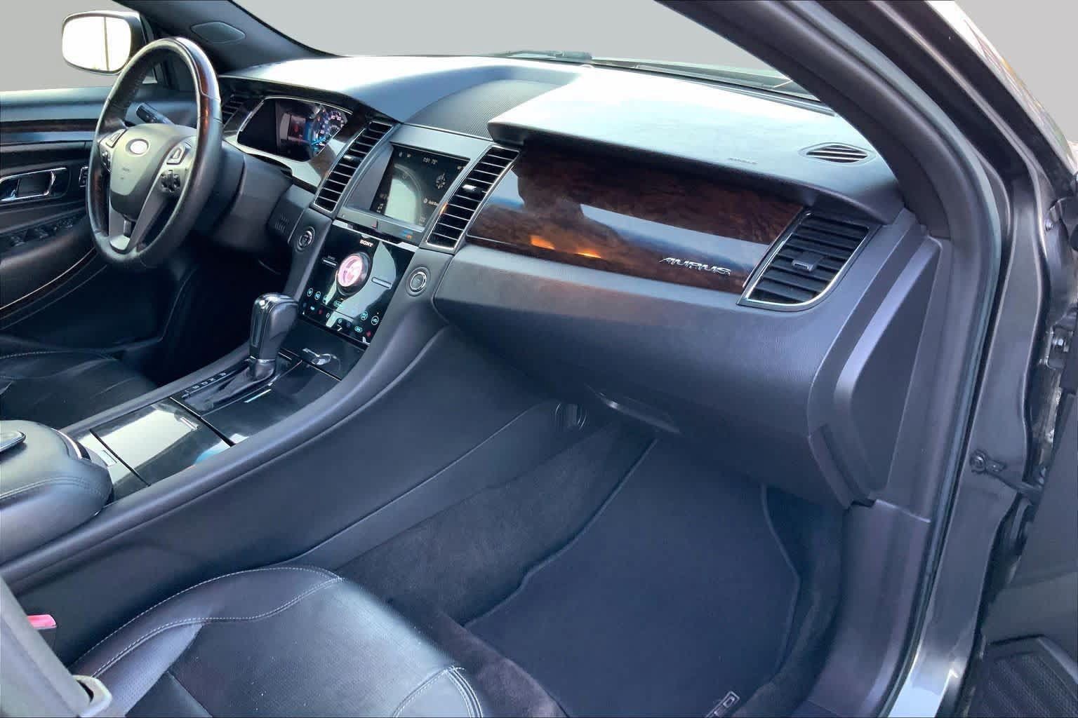 Used 2017 Ford Taurus Limited FWD image 17