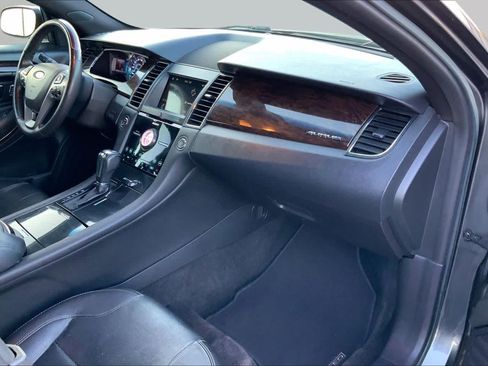 Used 2017 Ford Taurus Limited FWD image 17