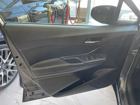 Used 2018 Toyota C-HR XLE FWD image 8