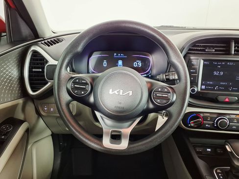 Used 2023 Kia Soul LX w/ LX Technology Package FWD image 15