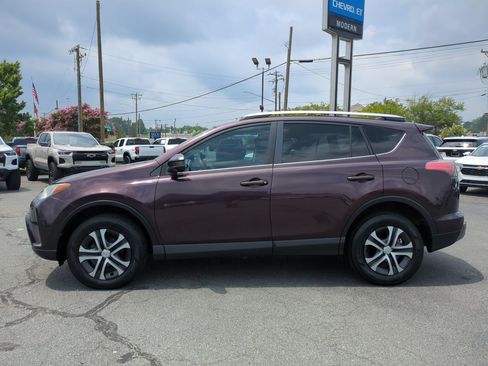 Used 2016 Toyota RAV4 LE FWD image 2