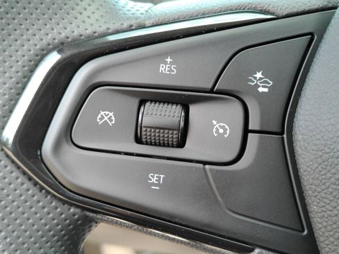 Used 2025 Chevrolet Trax LT FWD image 22