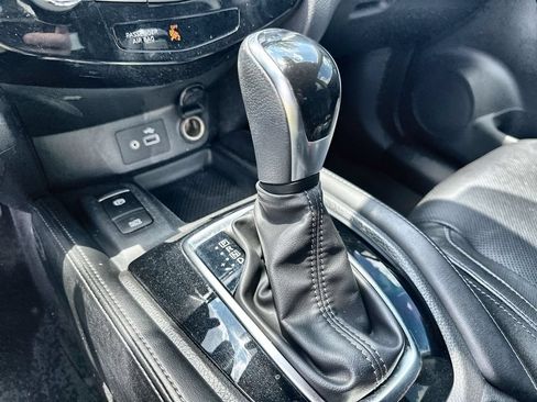 Used 2019 Nissan Rogue SL AWD/4WD image 26