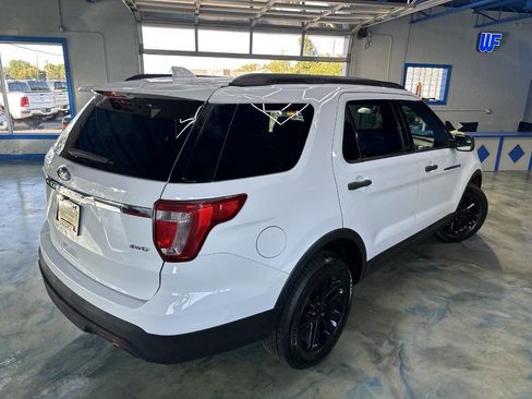 Used 2017 Ford Explorer 4WD image 2