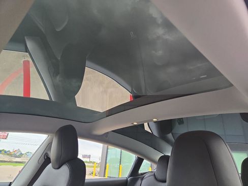 Used 2018 Tesla Model 3 Long Range image 16