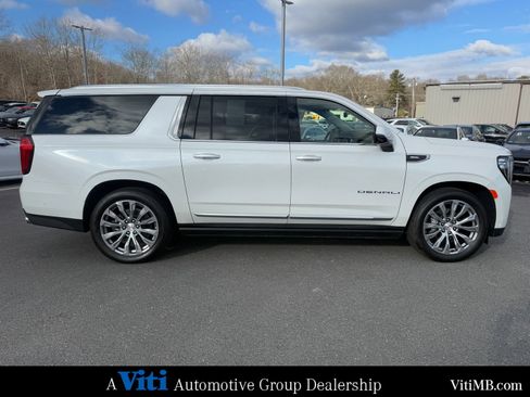Used 2023 GMC Yukon XL Denali w/ Denali Reserve Package image 9