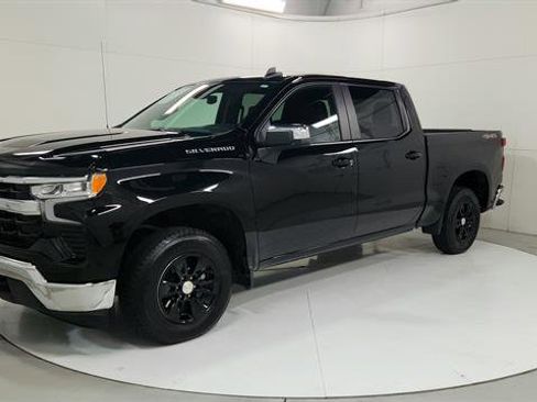 Used 2025 Chevrolet Silverado 1500 LT image 3