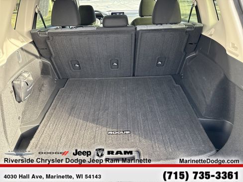 Used 2023 Nissan Rogue SV image 9