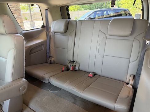 Used 2020 Chevrolet Tahoe Premier RWD image 39