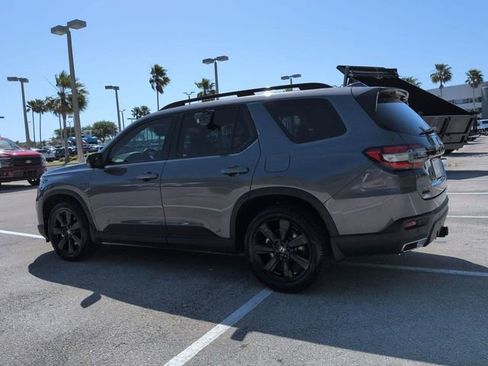 Used 2025 Honda Pilot Black Edition image 6