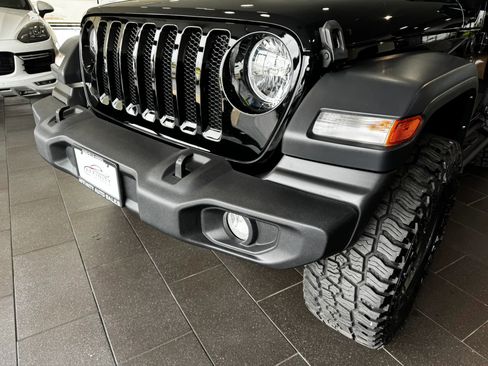 Used 2023 Jeep Wrangler Sport AWD/4WD image 9
