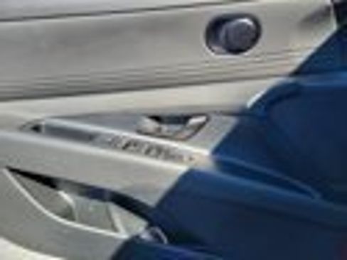 Used 2025 Hyundai Elantra SE image 19