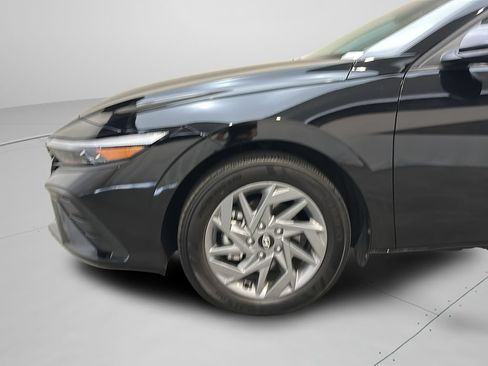 Certified 2025 Hyundai Elantra Hybrid FWD image 9