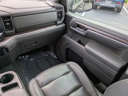 Used 2025 GMC Sierra 1500 SLT RWD image 17